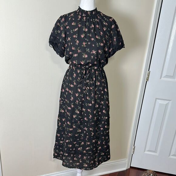 MAX+ASH S Black Gathered Mock Neck Rose Floral Short Sleeve Lace Detail Dress - Picture 1 of 9